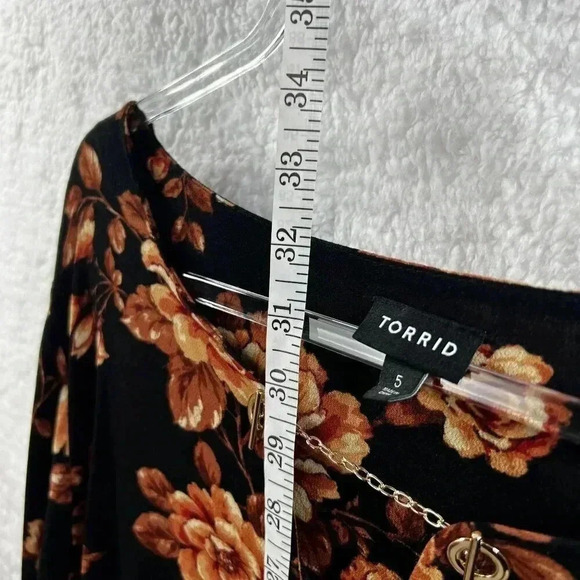 Torrid 5XL Womens Black Floral Print Crepe Chain Detail Blouse 3/4 Sleeves Boho - Picture 11 of 16